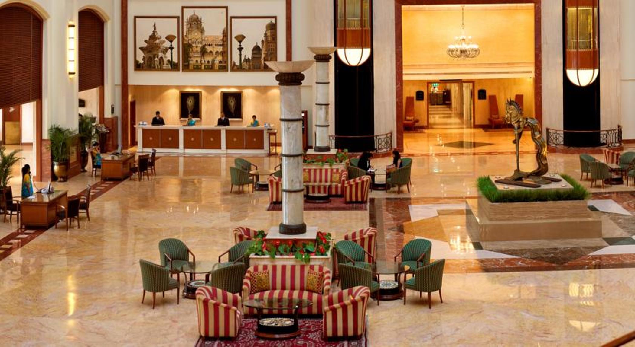 होटल The Lalit 5*