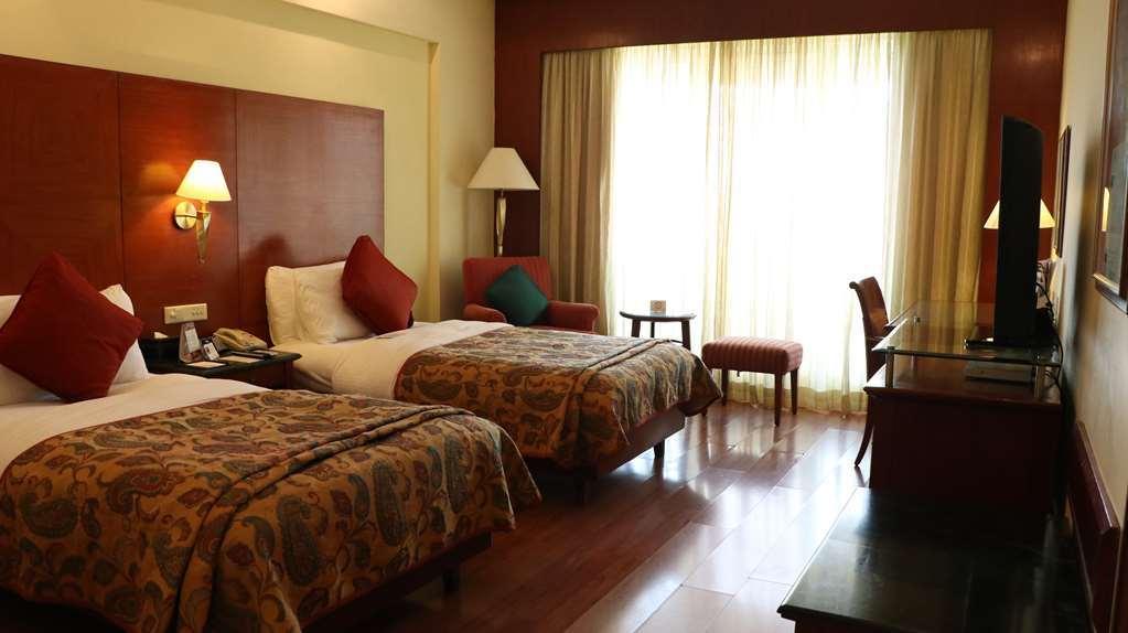 होटल The Lalit 5*