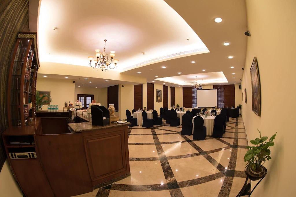 होटल The Lalit Mumbai