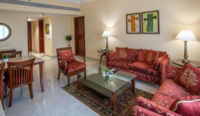 होटल The Lalit 5*